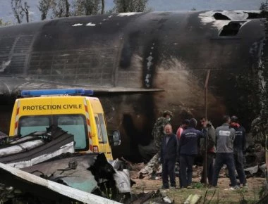 «Έπιασε φωτιά το φτερό» - Παγκόσμιο σοκ για την τραγωδία των 257 νεκρών